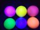 boules de golf fluorescentes fluorescentes de boules de golf de boule de golf dans la lumière noire (lueur dans UV) fournisseur