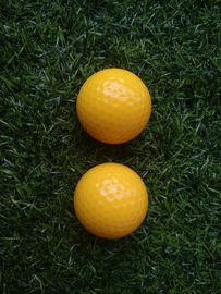 Ballon de golf fluorescent, balles de golf, balles de golf fluorescentes dans la lumière noire (éclairage UV) fournisseur